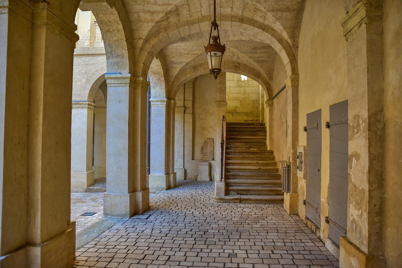 Réparer une marche d'escalier qui craque découvrez comment réparer facilement un escalier qui grince grâce à nos conseils pratiques et rapides pour éliminer les grincements et sécuriser vos marches.